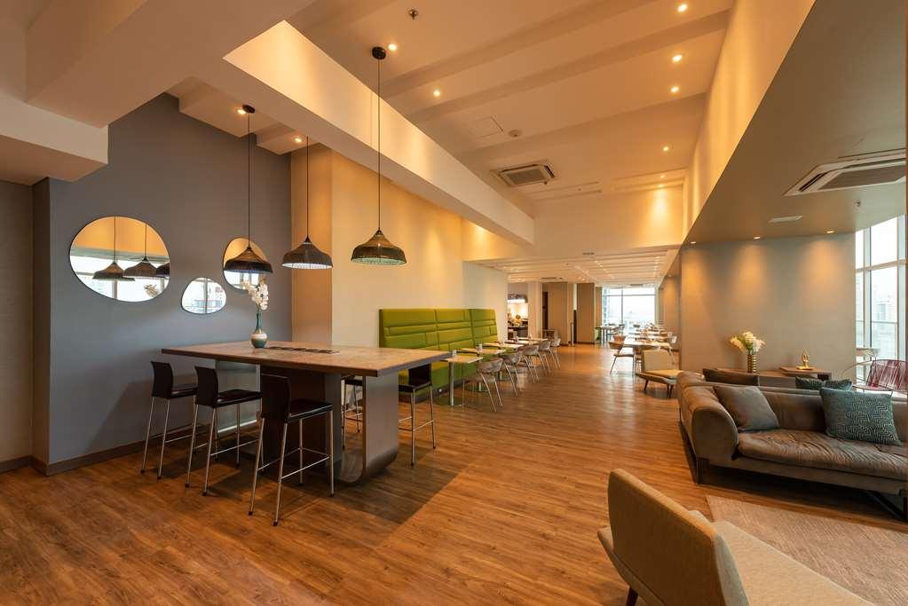 Hampton By Hilton Cartagena Hotel Interior photo