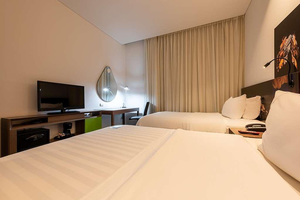 Hampton By Hilton Cartagena Hotel Room photo